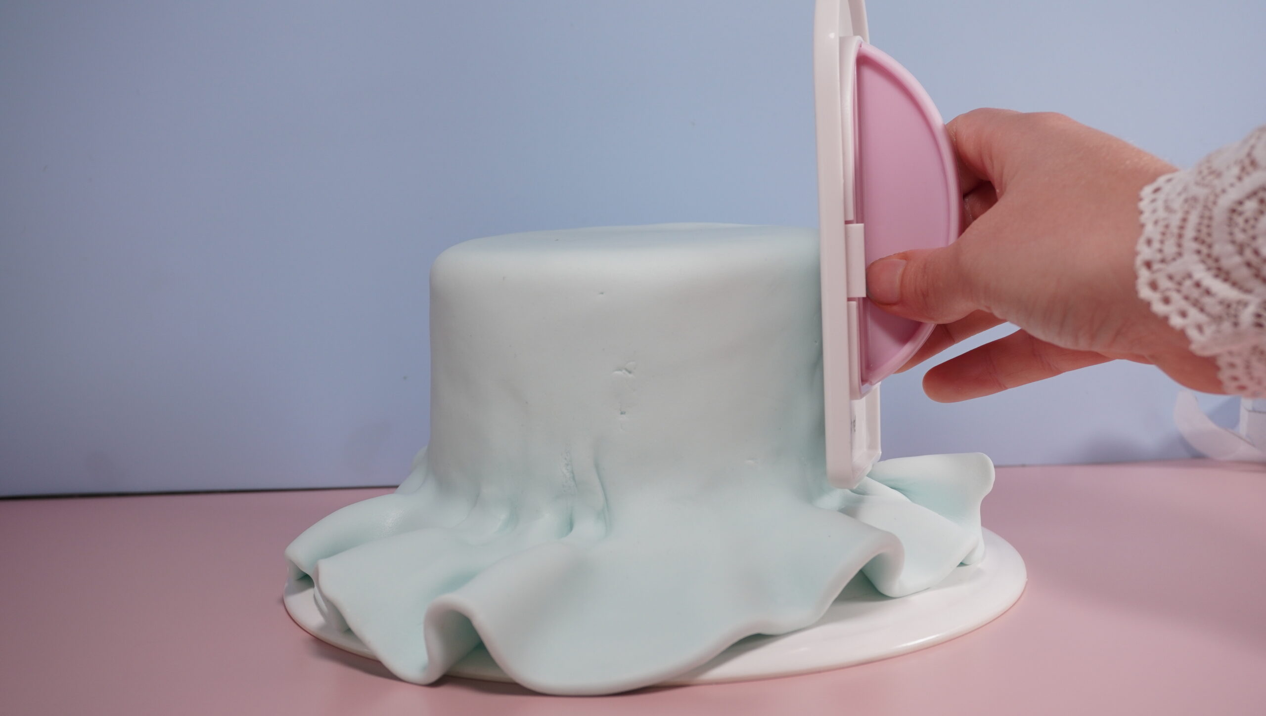 Smoothing fondant deals